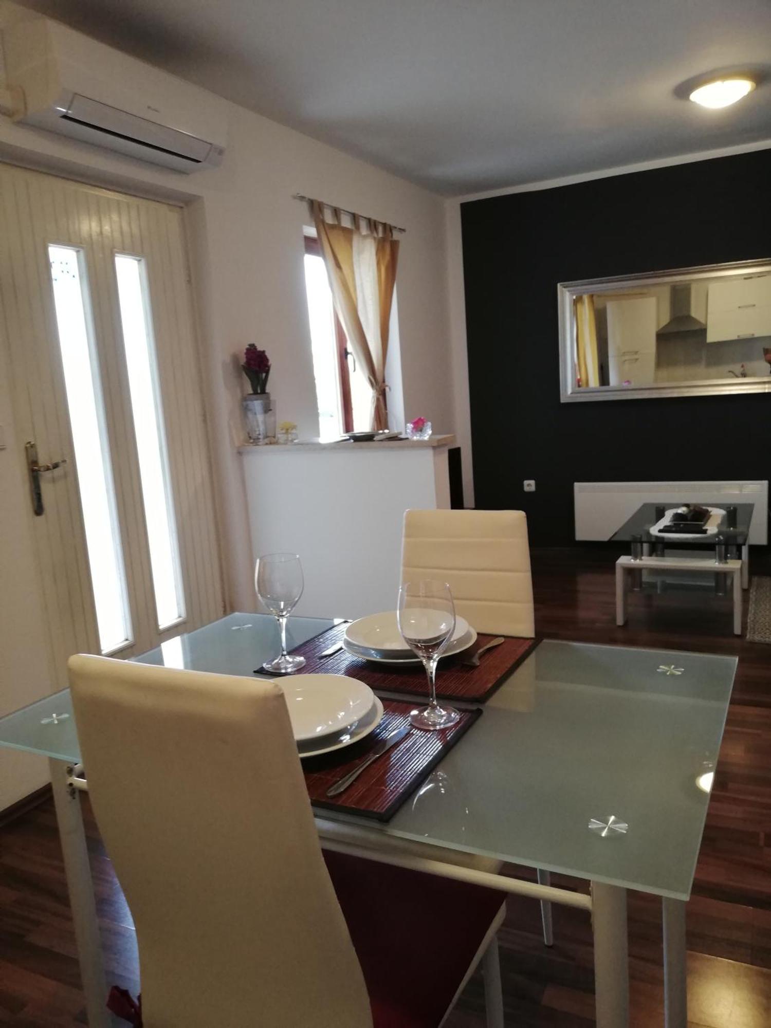 Apartments Poretti For 2,In Center Parking Free In The Yard,6 Min Beach Walk Rovinj Exteriér fotografie
