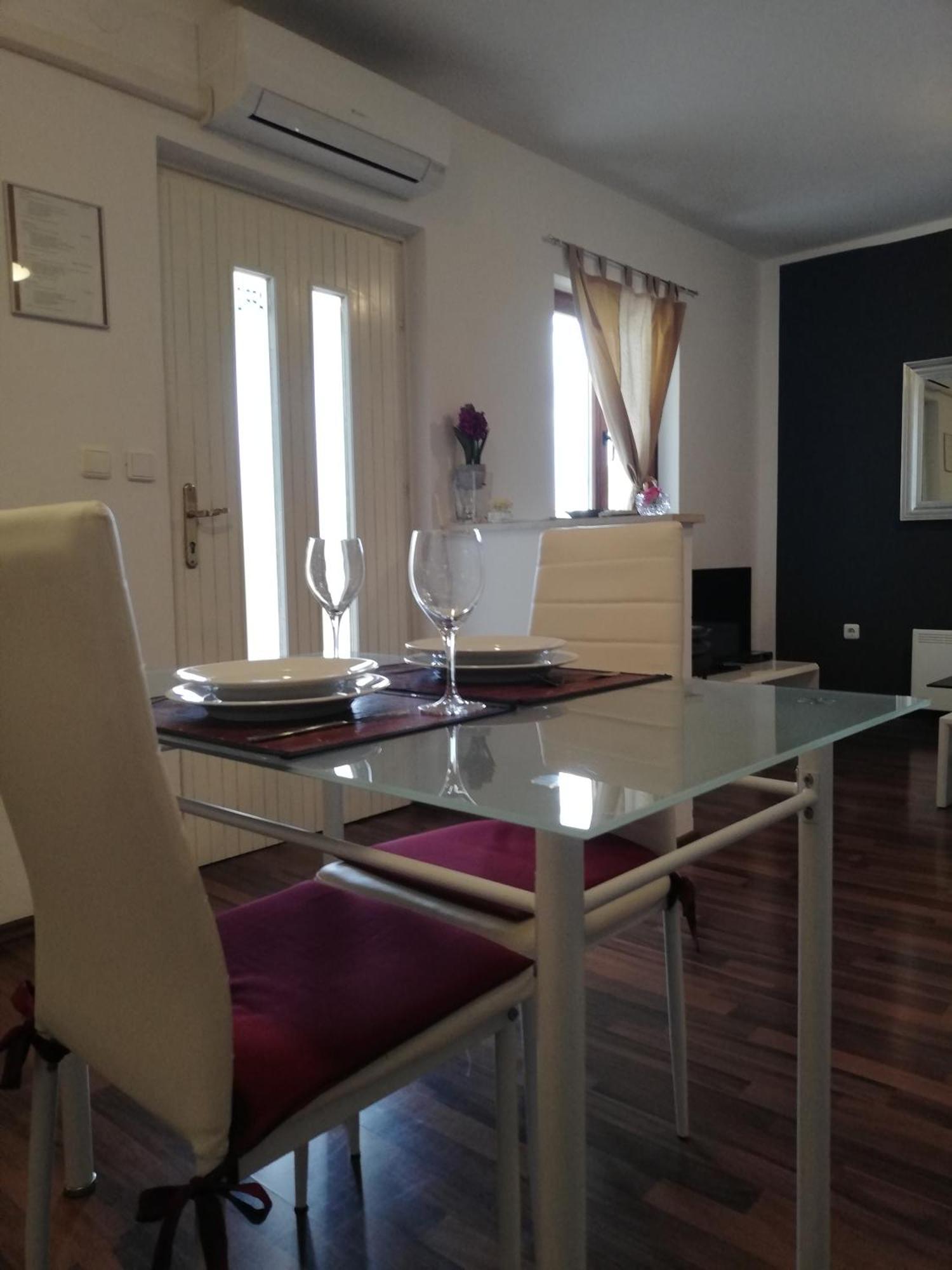 Apartments Poretti For 2,In Center Parking Free In The Yard,6 Min Beach Walk Rovinj Exteriér fotografie
