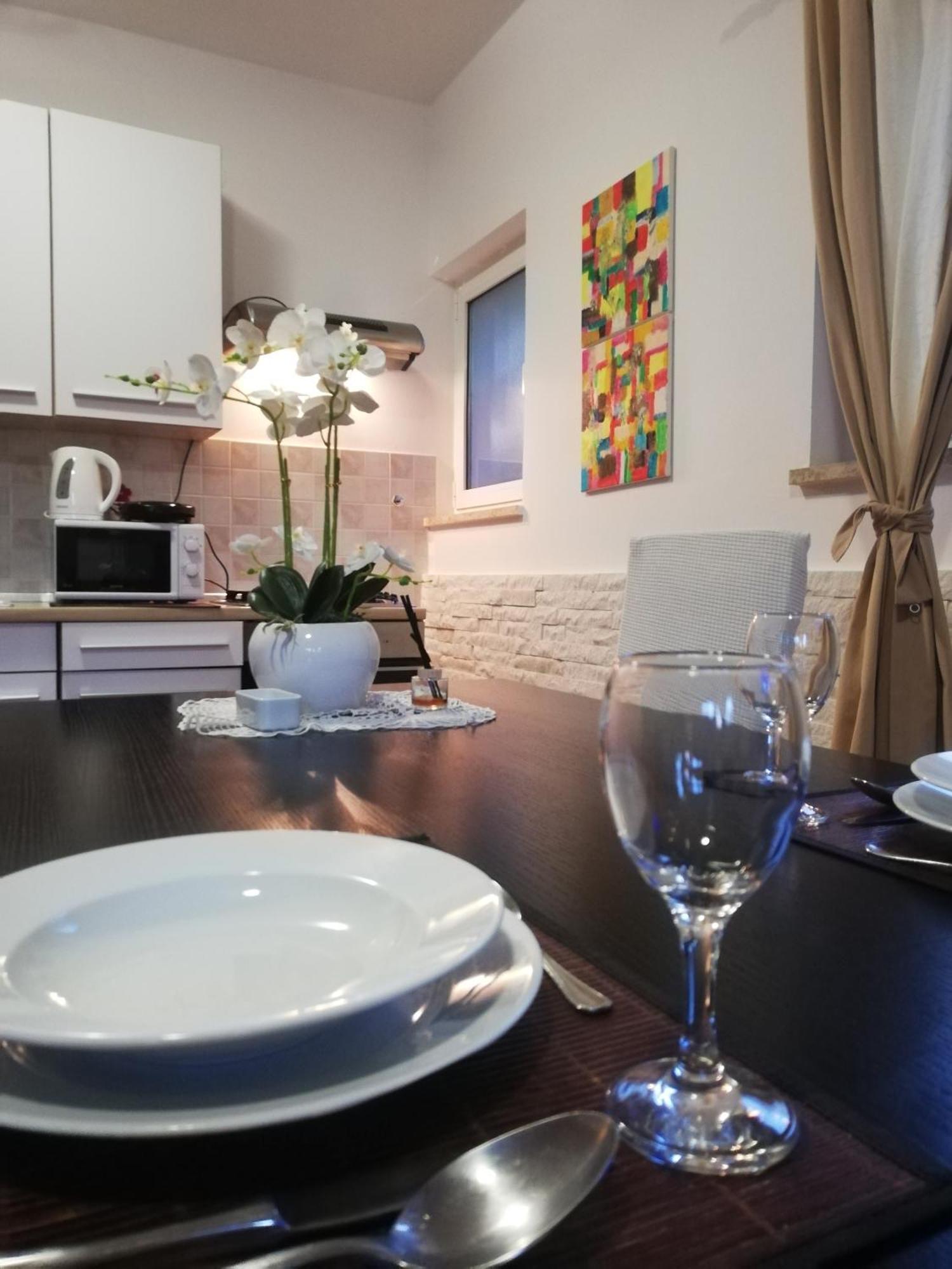 Apartments Poretti For 2,In Center Parking Free In The Yard,6 Min Beach Walk Rovinj Exteriér fotografie